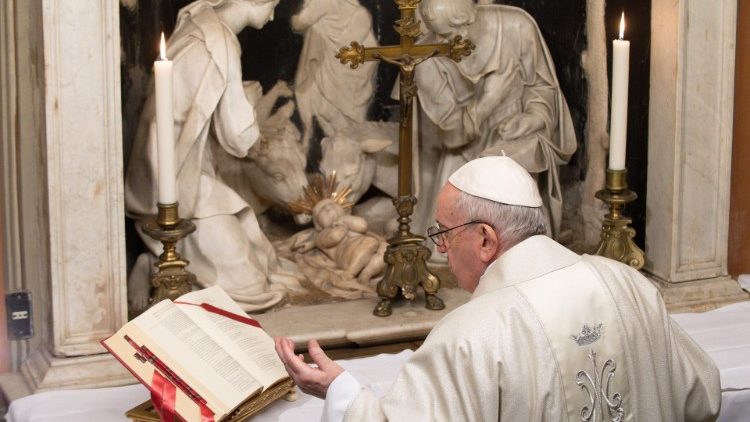 Papst Franziskus, der dem Jesuitenorden angehört, feiert 2020 privat die Messe am Ignatius-Altar in der römischen Basilika Maria Maggiore