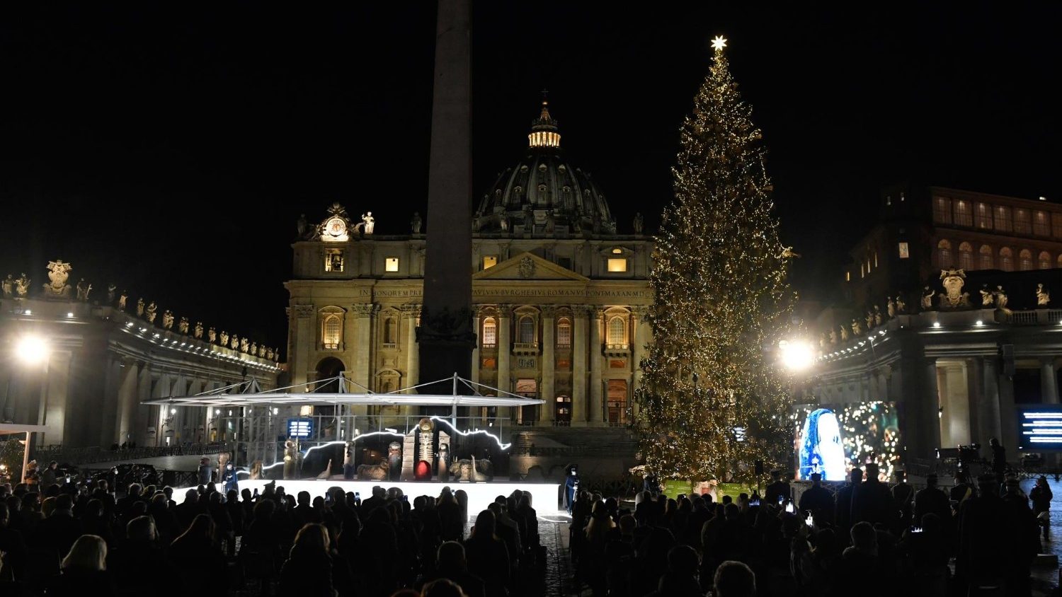 Christmas tree, Nativity scene lit up in St. Peter’s Square Vatican News
