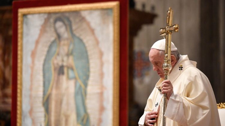 Papež med sveto mašo na god gvadalupske Marije.