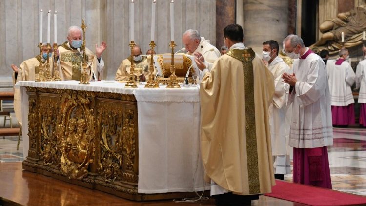 Keine Fotokopien im Einsatz: Der Papst bei einer Messe in St. Peter
