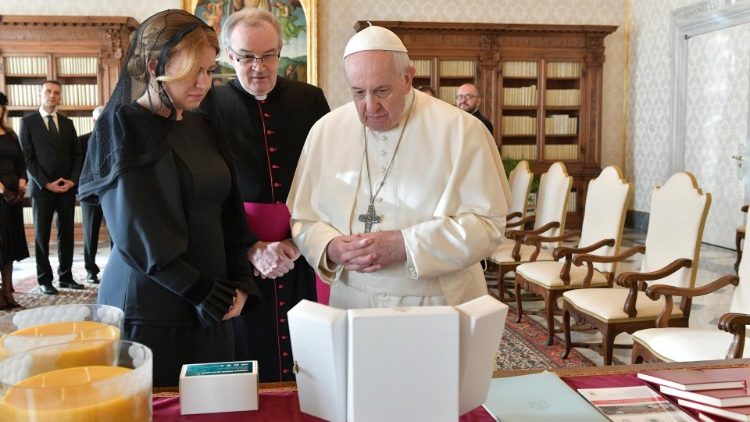 Die slowakische Präsidentin Zuzana Čaputová beim Papst