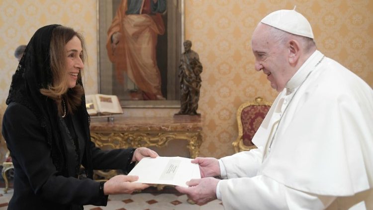 Balozi Marija Efremova tarehe 19 Desemba 2020 amewasilisha hati za utambulisho kwa Baba Mtakatifu Francisko mjini Vatican.