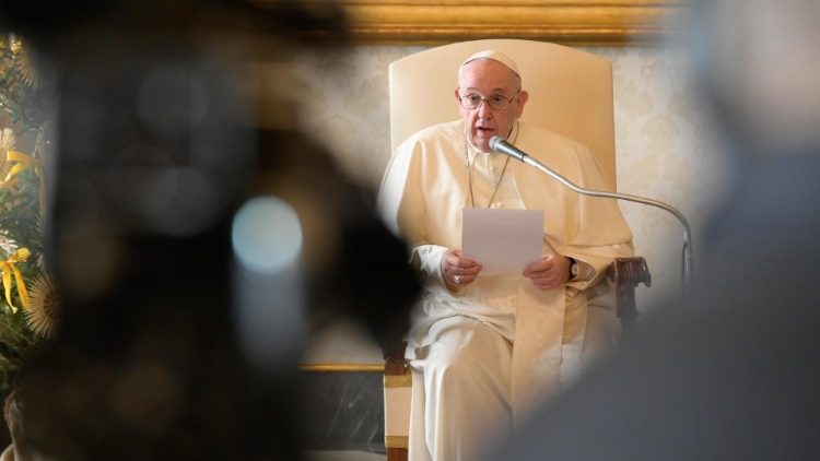 Papa Francisc a transmis un mesaj de încurajare poporului libanez.