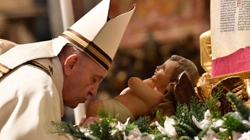 Luce che squarcia le tenebre, l’annuncio di Natale nella basilica di San Pietro