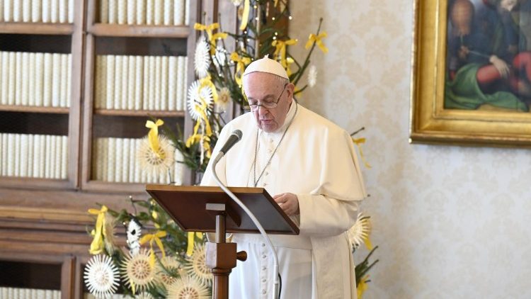 Le Pape François lors de la prière de l'angélus du dimanche 27 décembre 2020.