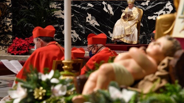 Le cardinal Giovanni Battista Re lors des Vêpres et du Te Deum d'Action de grâces, jeudi 31 décembre 2020, en la basilique Saint-Pierre de Rome. 