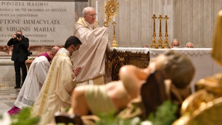 الكاردينال ريه يترأس صلاة الغروب في البازيليك الفاتيكانية عشية عيد القديسة مريم والدة الله 