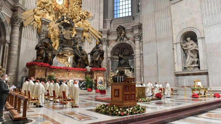 Sainte Messe en la Journée mondiale de la Paix, vendredi 1er janvier 2021, en la Basilique Saint-Pierre de Rome. 