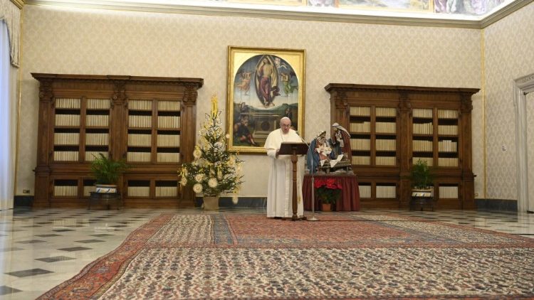 Papa todavía "enjaulado" (tomando prestada su propia expresión) en la Biblioteca Apostólica para el Ángelus dominical (03/01/2021)
