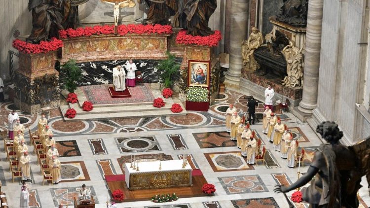 Papež Frančišek med sveto mašo v vatikanski baziliki