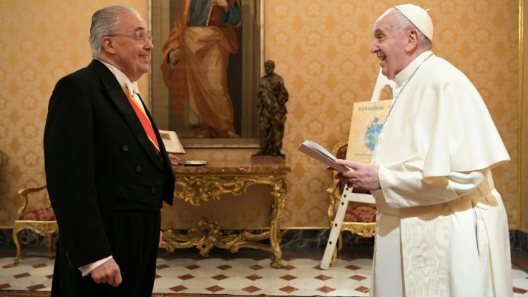 Папа Франциск получава акредитивните писма от новия уругвайски посланик към Светия престол