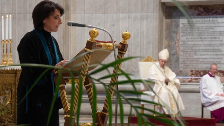 Lecture durant une messe célébrée par le Pape François en la Basilique Saint-Pierre
