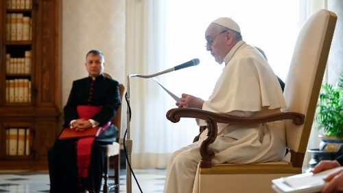 Il Papa: nel futuro del mondo e nelle speranze della Chiesa ci sono i piccoli