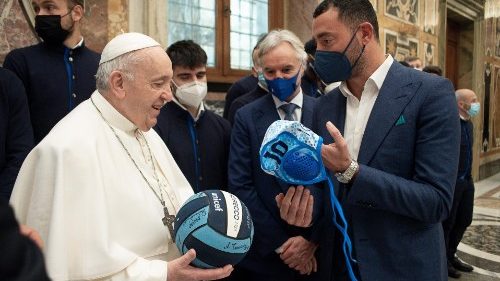 Pápež prijal futbalistov tímu La Spezia po úspechu na rímskom štadióne