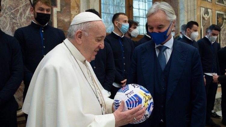 Папа падчас аўдыенцыі для футбольнага клуба "Спецыя"
