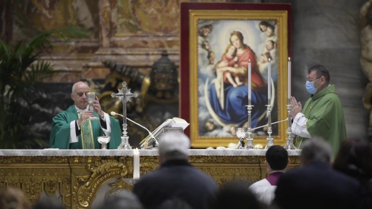 Missa do I Dia Mundial dos Avós e dos Idosos celebrada por dom Rino Fisichella na Basílica de São Pedro