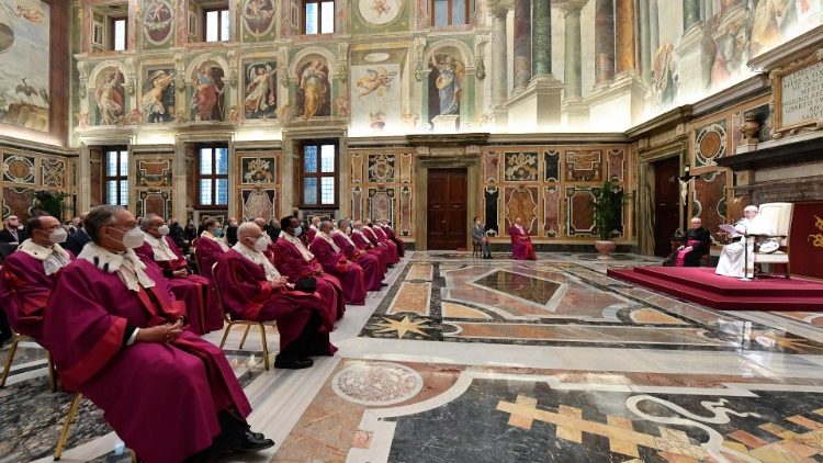 Papa Franjo tijekom audijencije dužnosnicima Rimske rote povodom inauguracije nove sudske godine; 29. siječnja 2021. 