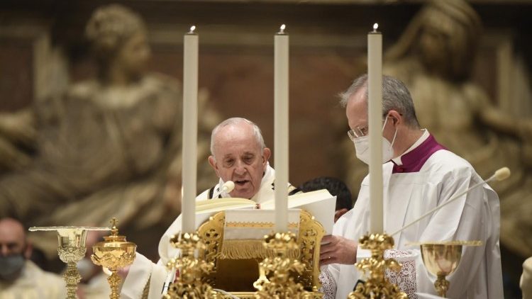 البابا فرنسيس يحتفل بالقداس الإلهي بمناسبة عيد تقدمة يسوع إلى الهيكل واليوم العالمي الخامس والعشرين للحياة المكرّسة