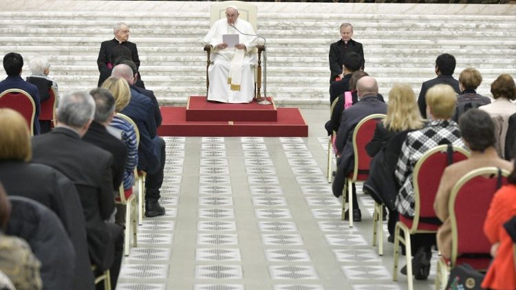 Pope Francis greets Focolari Movement in the Paul VI hall