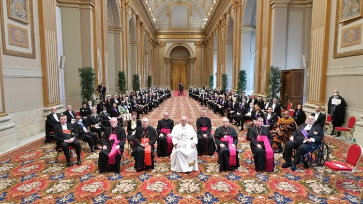 Foto di gruppo con il Papa e il Corpo Diplomatico accreditato presso la Santa Sede