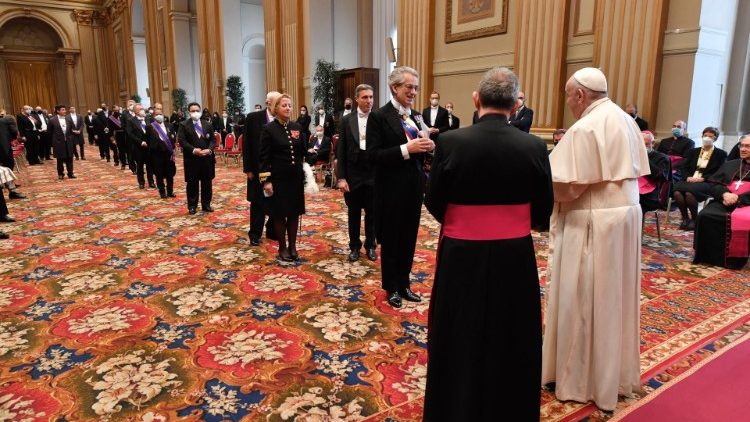 Папа приветствует дипломатов, аккредитованных при Св. Престоле