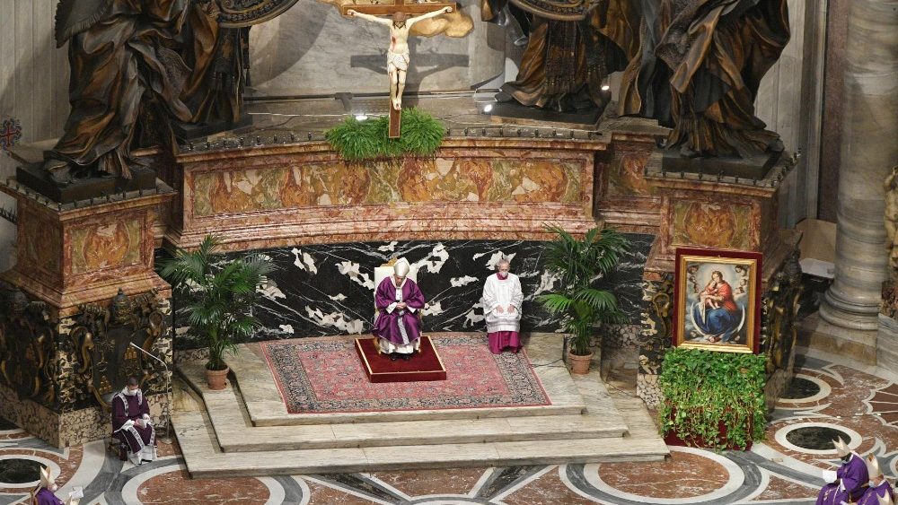 Slávenie Popolcovej stredy vo Vatikánskej bazilike