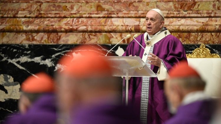 Le Pape prononçant son homélie lors de la messe des Cendres le 17 février. 