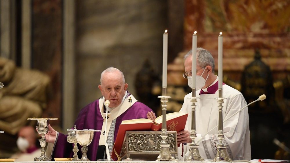 Slávenie Popolcovej stredy vo Vatikánskej bazilike (17. feb. 2021)