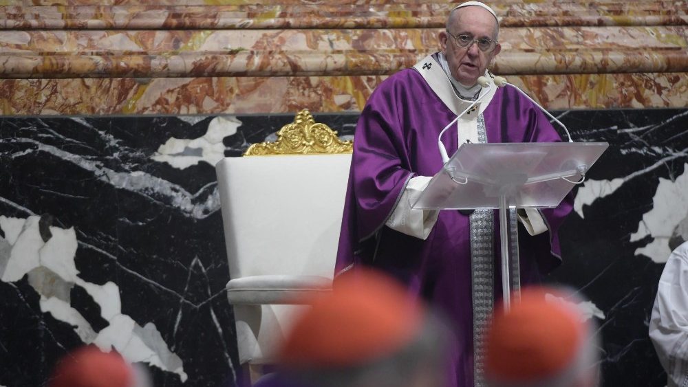 Slávenie Popolcovej stredy vo Vatikánskej bazilike (17. feb. 2021)
