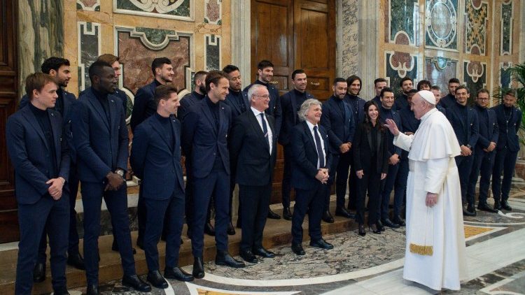Папа падчас аўдыенцыі для футбольнага клуба "Сампдорыя"