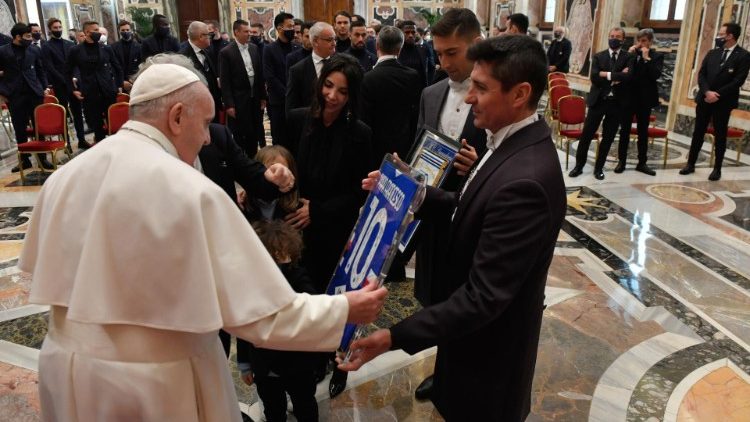 Il Papa incontra i calciatori della Sampdoria