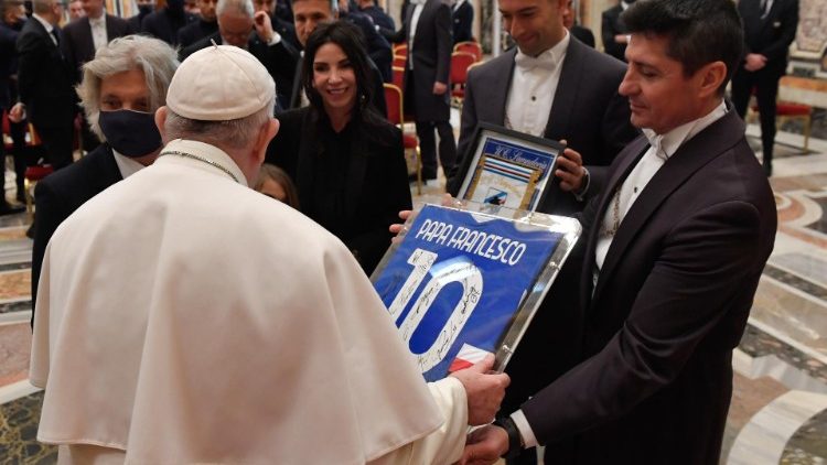 教皇フランシスコ、イタリアのプロサッカークラブ、サンプドリア関係者との出会いで　2021年2月19日