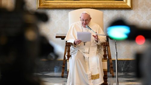 Påven: Bönen öppnar oss för Treenigheten