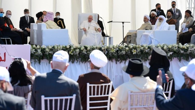 Папа Франциск під час міжрелігійної зустрічі в іракському місті Ур (6 березня 2021 р.)