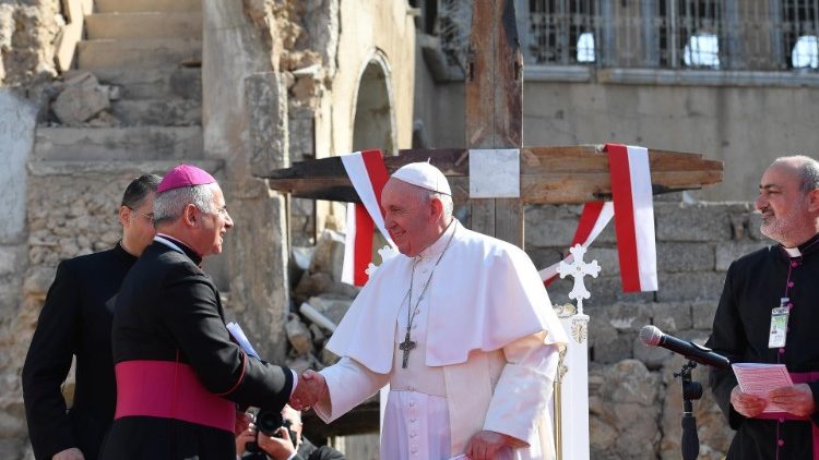 O Papa Francisco em Mosul em 07.03.2021 durante sua Viagem Apostólica ao Iraque, no Oriente Médio
