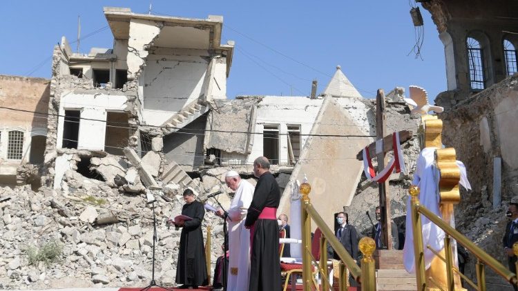В Мосул папата се моли за жертвите на войната
