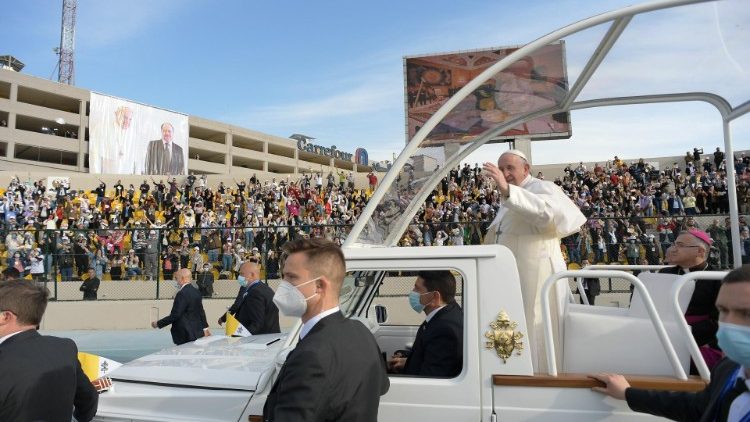 O Papa Francisco durante sua viagem apostólica ao Iraque, Missa no Estádio de Irbil - 07.03.2021 (Vatican Media)