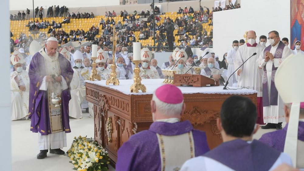 Papa, gjatë udhëtimit apostolik në Irak