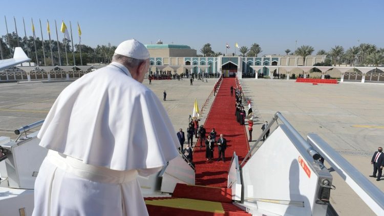 Papa niset me avion nga Iraku për në Romë