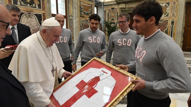 Папа Франциск на встрече с генуэзскими ватерполистами