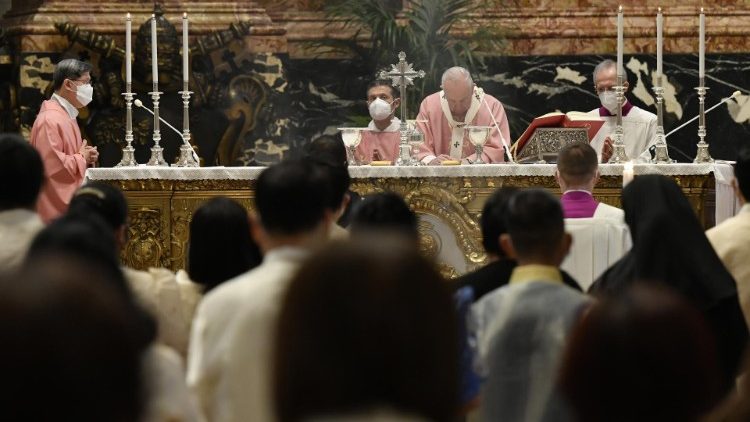 Popiežius Pranciškus vadovauja Filipinų jubiliejui skirtoms Mišioms