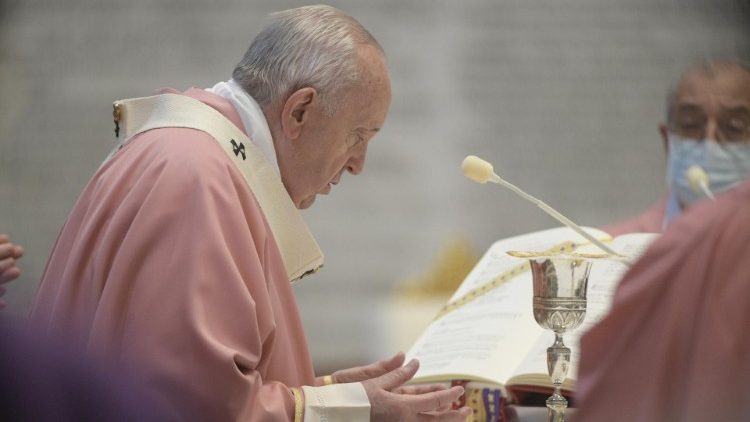 البابا فرنسيس يحتفل بالقداس الإلهي في الذكرى المئوية الخامسة على بشارة الفيليبين 