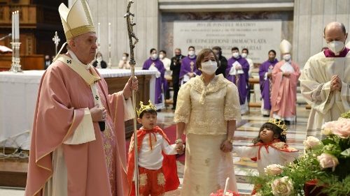 Pápež slávil s Filipíncami 500-ročnicu ich kresťanstva: S radosťou prinášajte vieru iným