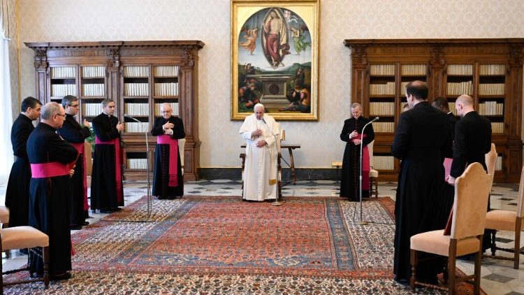 Папа Франциск на генералната аудиенция от библиотеката в Апостолическия дворец