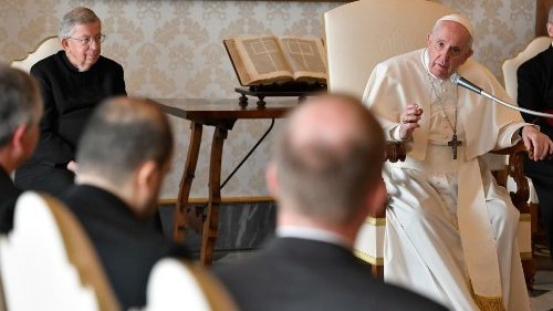 Pápež kňazom: Učiť sa od sv. Jozefa umeniu otcovstva
