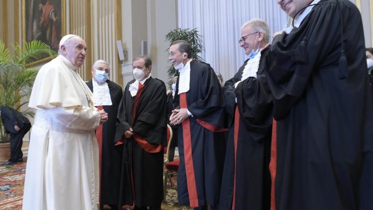 Папа Франциск сред ватиканските магистрати