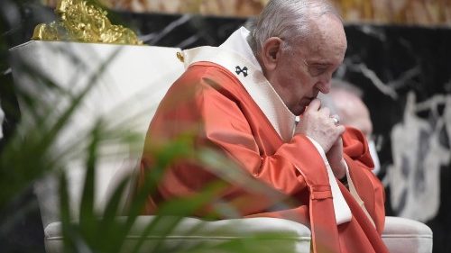 El Papa en el Ángelus: no pasar de largo ante los hermanos en dificultad