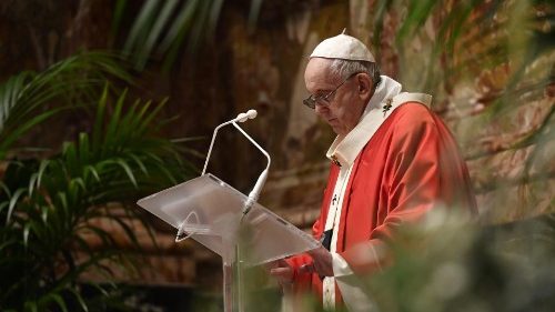 Pope at Angelus: Like Mary, we must follow Jesus 