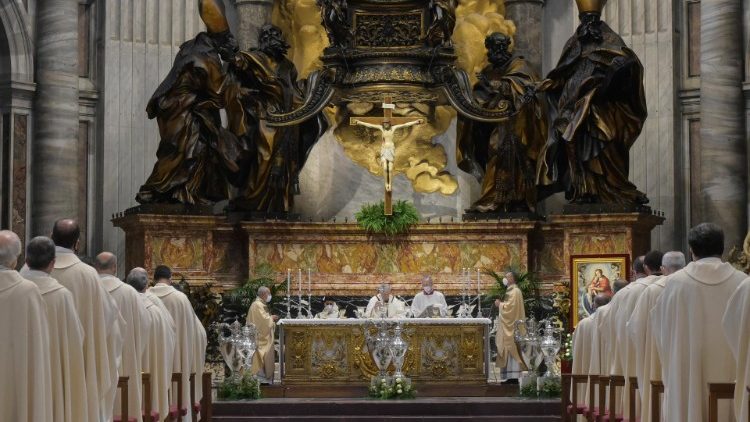 O Papa Francisco e os sacerdotes na Missa do Crisma nesta Quinta-feira Santa