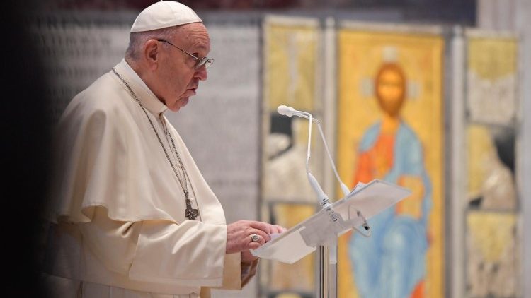 Papa Francisc a transmis, din bazilica San Pietro, mesajul pascal ”Urbi et Orbi” 2021
